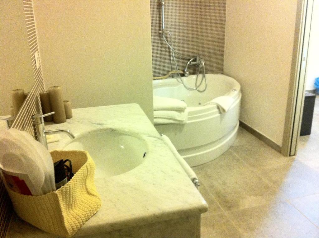 Bcomfort Hotel Cagliari Pokój zdjęcie